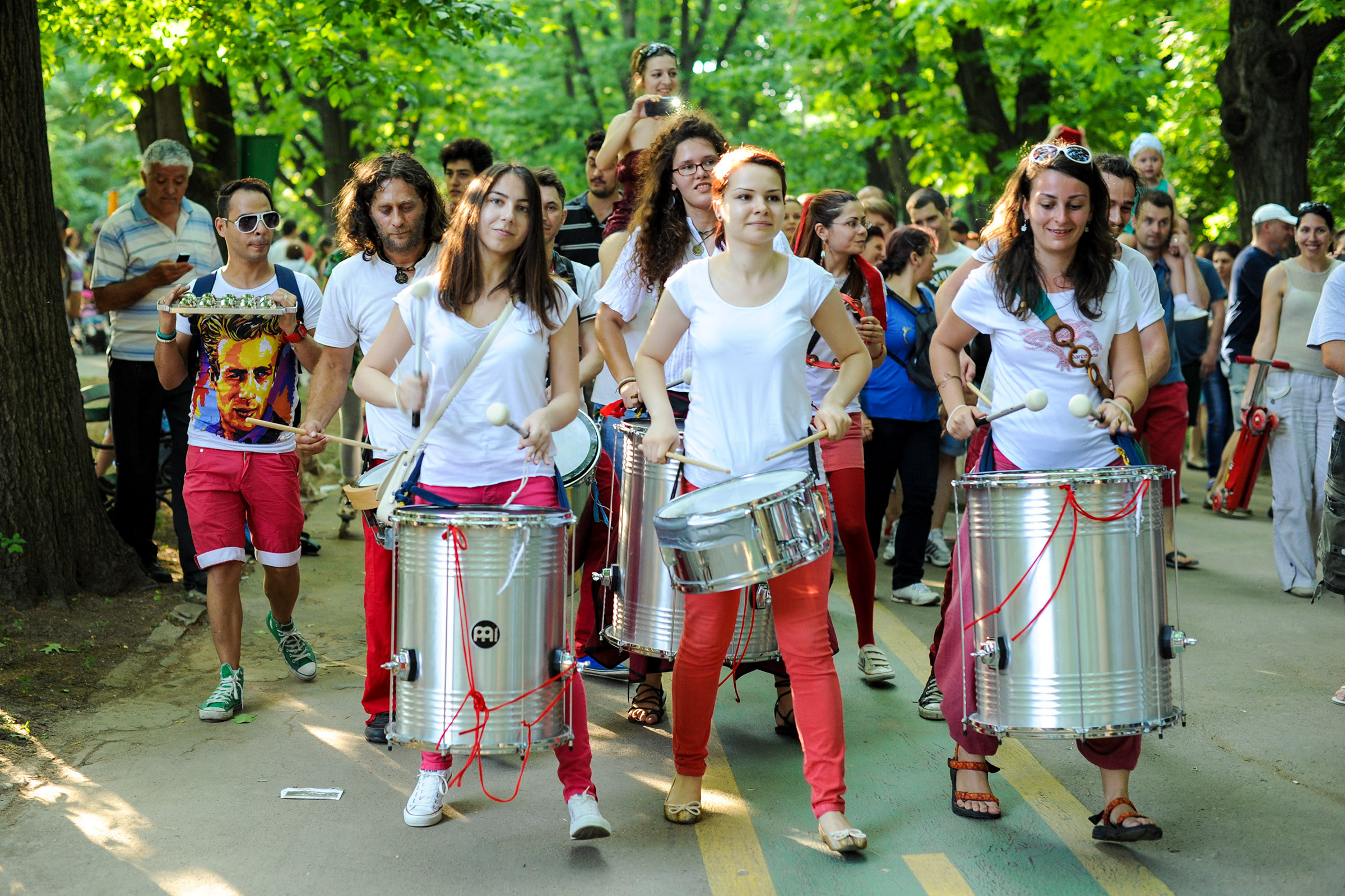 Pe 22 octombrie, la Sala Palatului, veti avea parte de o portie de samba motivationala, marca Barbarossa Samba Group, in cadrul conferintei "Poti face diferenta".