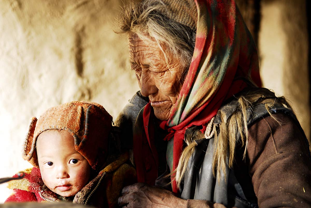 himalaya-land-of-women2