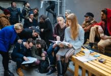 Trupa FiRMA – destăinure din culisele Teatrului Mic Actul I – Performance hibrid “in the making”