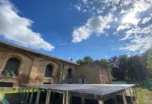 TNTm montează scena Scena A ut DOR pentru viitoarele spectacole în aer liber