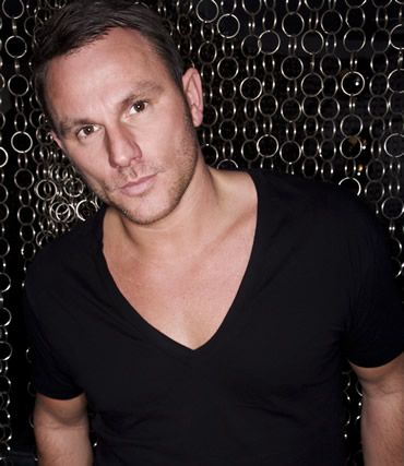 Mark Knight în premieră la Arenele Romane