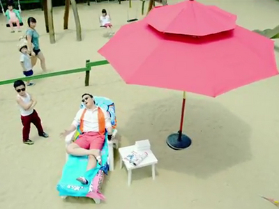 VIDEOCLIPUL cu cele mai multe vizualizări pe YouTube, peste 820 milioane. În fiecare zi adaugă alte 10 milioane de vizionări