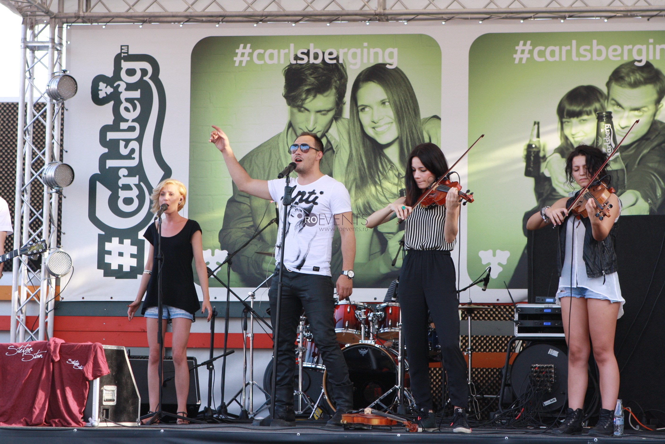 Ştefan Stan şi-a lansat primul album, afla cine a fost prezent la eveniment!!!