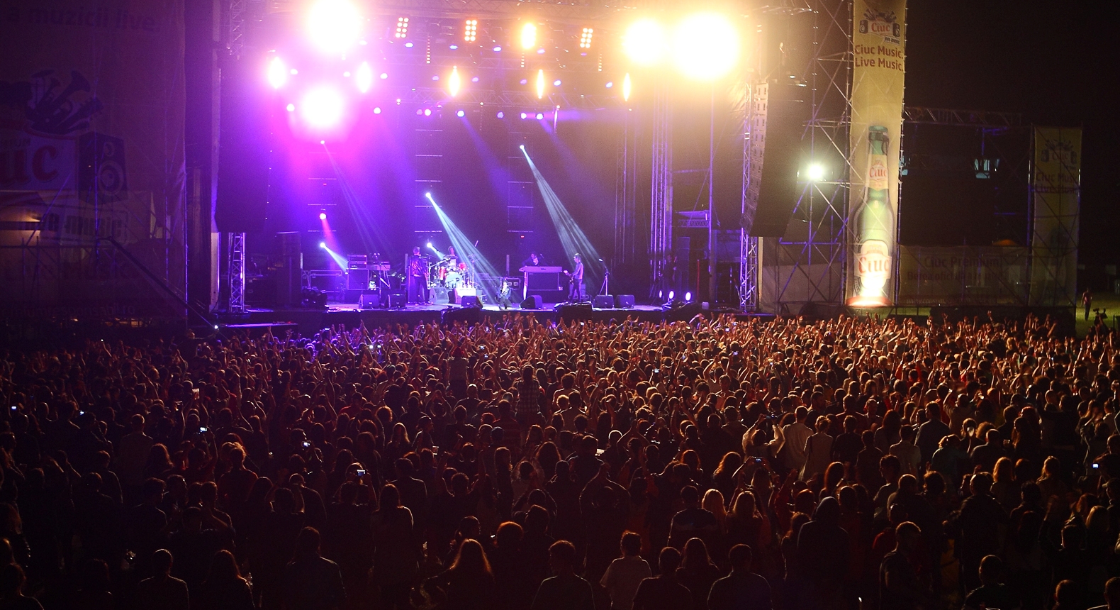 B’ESTFEST ziua 2- 28.000 de oameni Public foto Alex Barbulescu