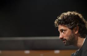 Spectacolul ” Un pic prea intim” deschide stagiunea 2013-2014 a Teatrului Nottara