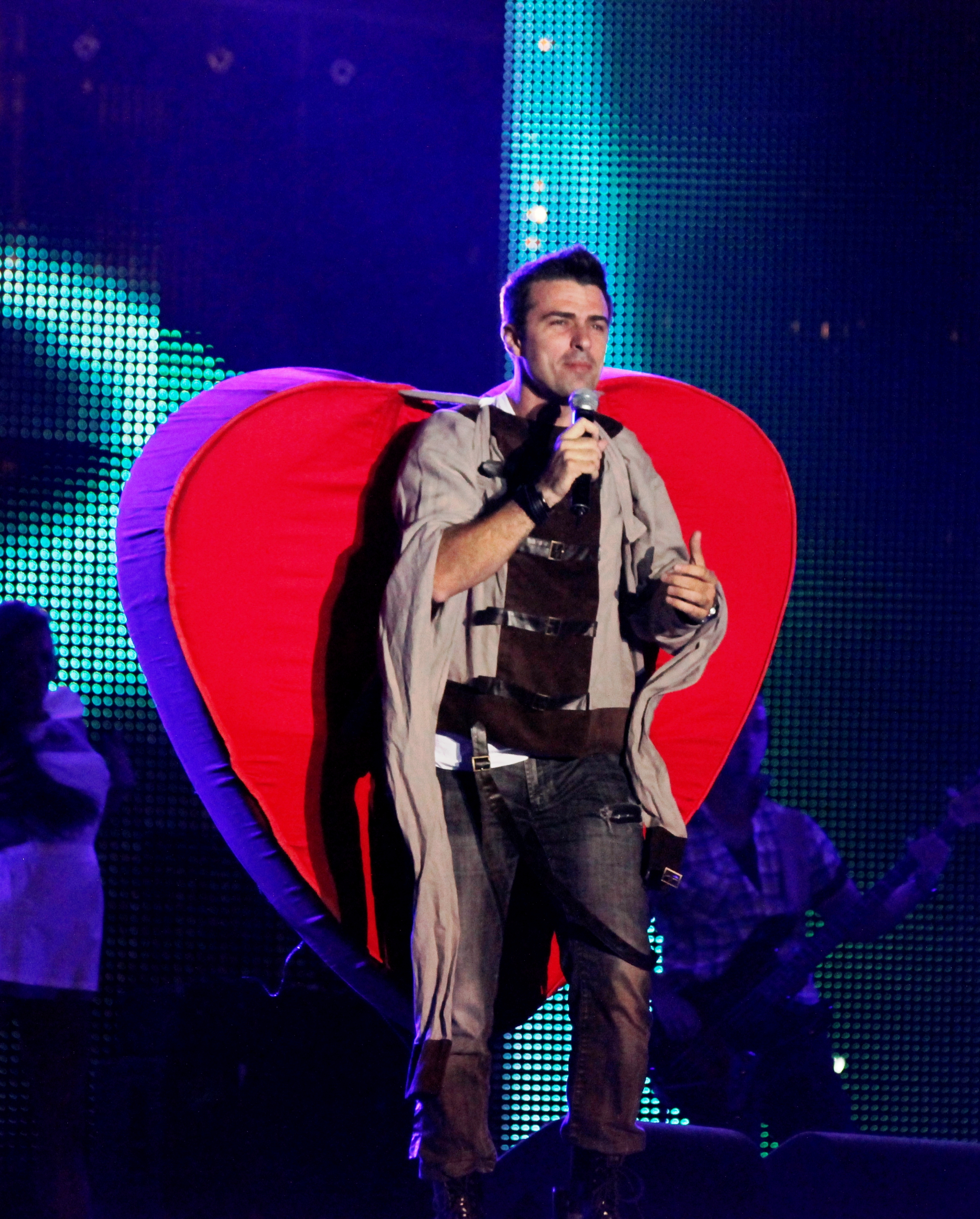 Cornel Ilie prezinta Romanian Music Awards 2013! vunk va prezenta RMA 2013