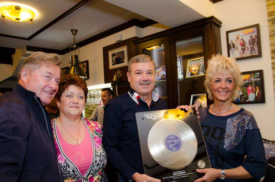 Membrii formatiei BZN au sosit la Bucuresti si l-au vizitat pe fanul lor numarul 1!