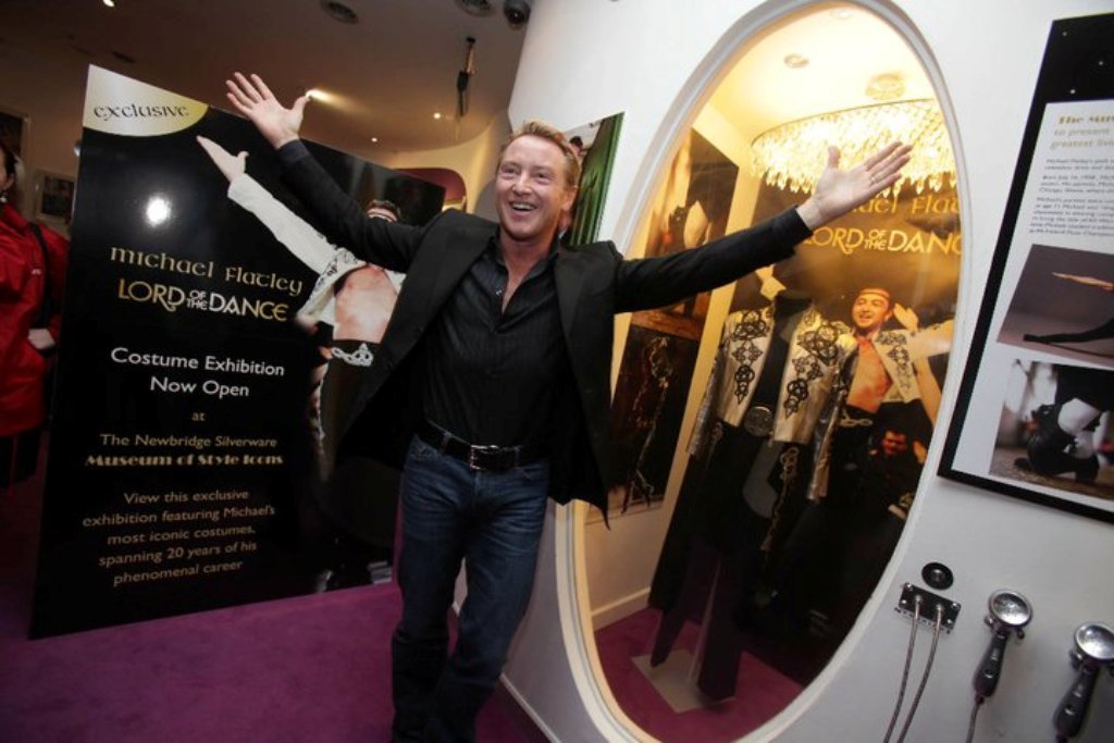 Costumele lui Michael Flatley, expuse la cel mai nou muzeu al designului din Irlanda! costume-michael-flately-la-muzeu