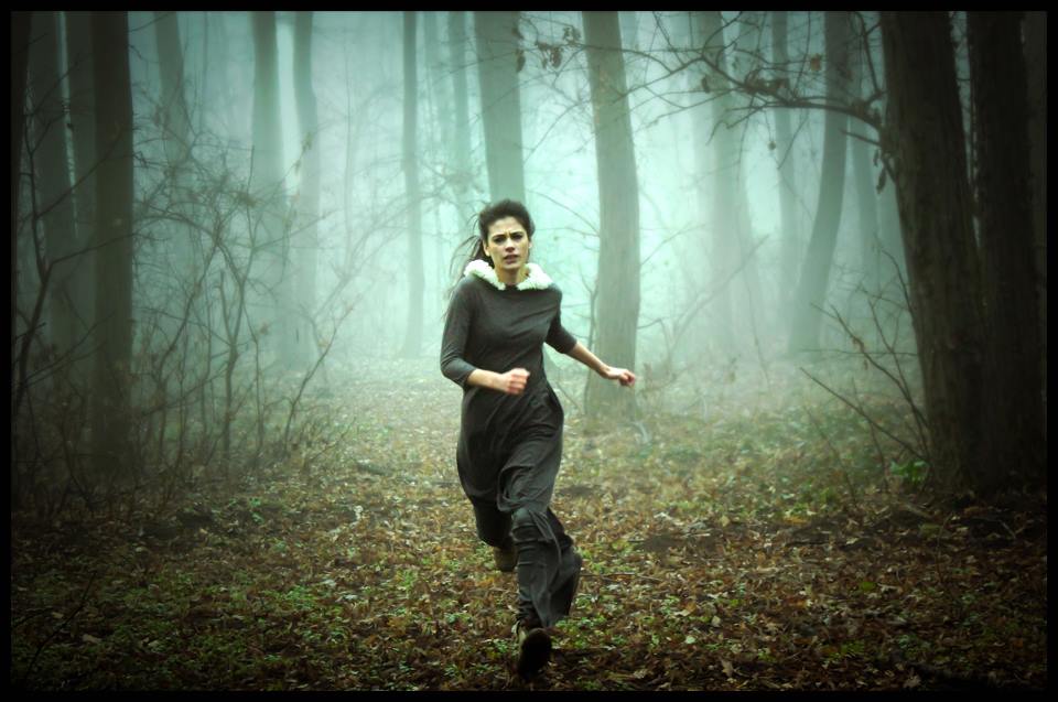 “KAILASH”, PRIMUL VIDEOCLIP AL FORMAȚIEI MOEBIUS iulia-verdes-in-videoclipul-moebius