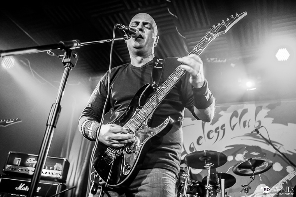 NEUTRON SI KAMEN AU INCINS ATMOSFERA IN AGELESS CLUB