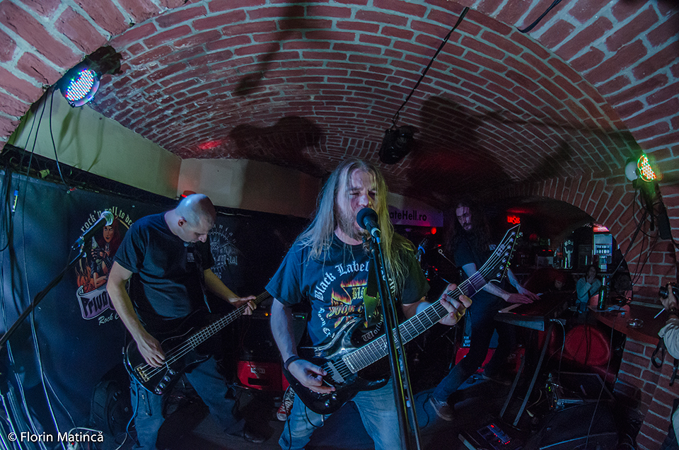 Recenzie: Lansare de album L.O.S.T., Cold in December si Amberdawn, distractie intre prieteni