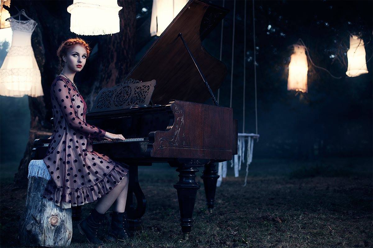 Lucia deschide concertul Delilah la party-ul Deck – Warm up: Adnana Sun lucia-in-deschidere-delilah