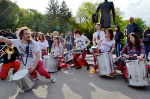Barbarossa Samba Group si 300 de oameni calcati in picioare de politia calare