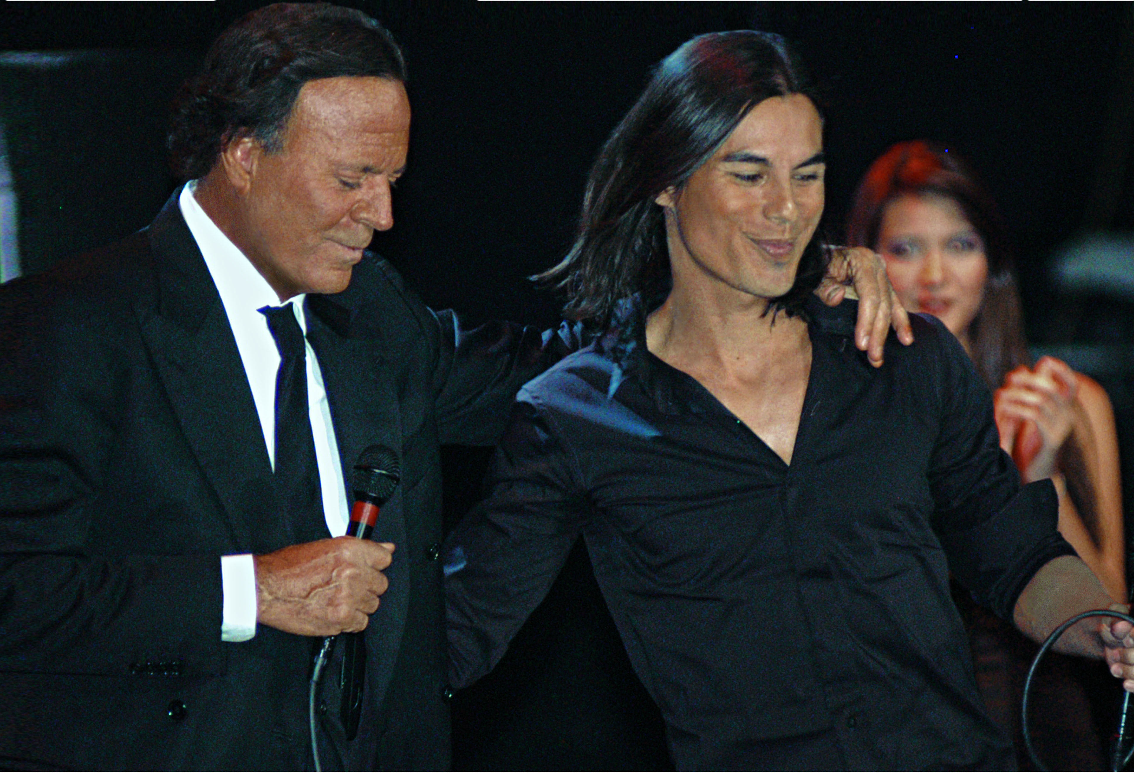 Concertul Julio Iglesias din 20 mai a fost reprogramat în iulie