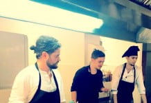 A renuntat la camera si s-a apucat de gatit! Alex Ceausu, “gateste” la restaurantul lui Gerard Butler