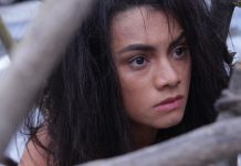 Aylin Cadîr, închisă într-o cușcă și plimbată prin centrul Bucureștiului