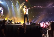 Enrique Iglesias si-a sarbatorit ziua de nastere alaturi de 19.000 de fani