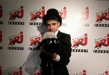 Monoir cucereste Europa cu single-ul “The Violin Song”