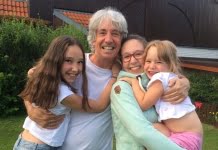 Russel McGregor, vacanta in paradisul de la “Capatul Pamantului”, alaturi de sotia si fiicele sale