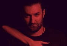 Smiley se declara de-a dreptul “Pierdut printre femei”