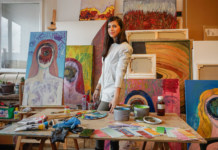 La pas prin atelierele UAP din România Sabina Suru, Ilina Schileru și Daniel Stancu, printre artiștii care-și deschid atelierele într-un duplex cultural București – Râmnicu Vâlcea